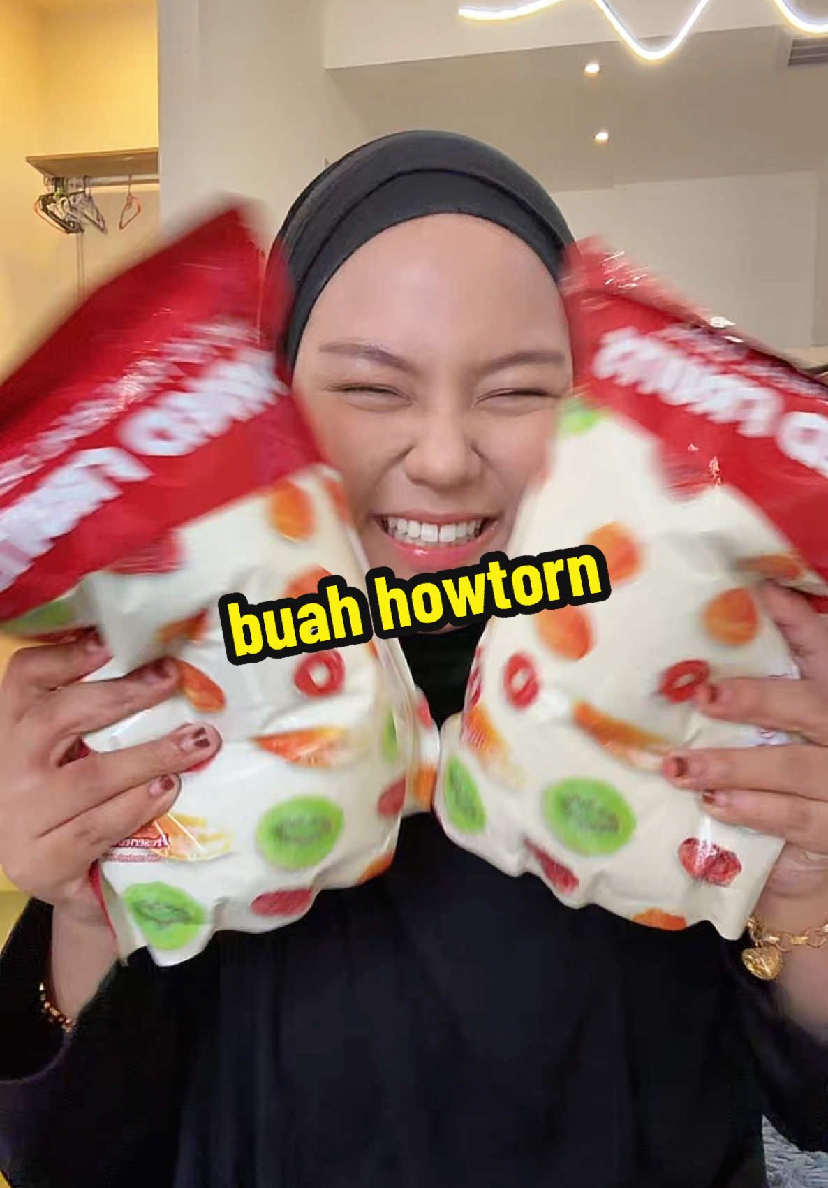 Orang kita panggil buah hawtorn tau bagus untuk kesihatan #hawtorn 