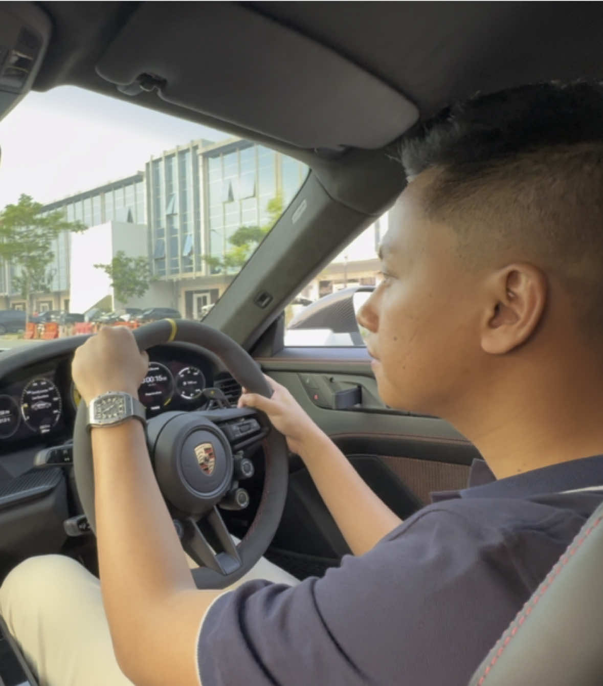 Mendarat juga di tiktok, cuma akun lifestyle & shitpost.