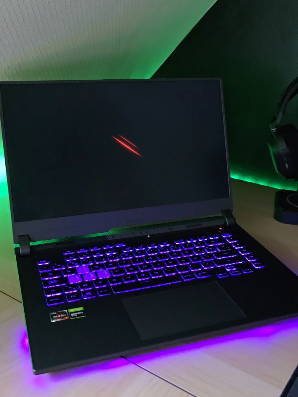 Setup sounding like an airfield😭 #gaminglaptop #loud #laptop #techtok #tech #viral