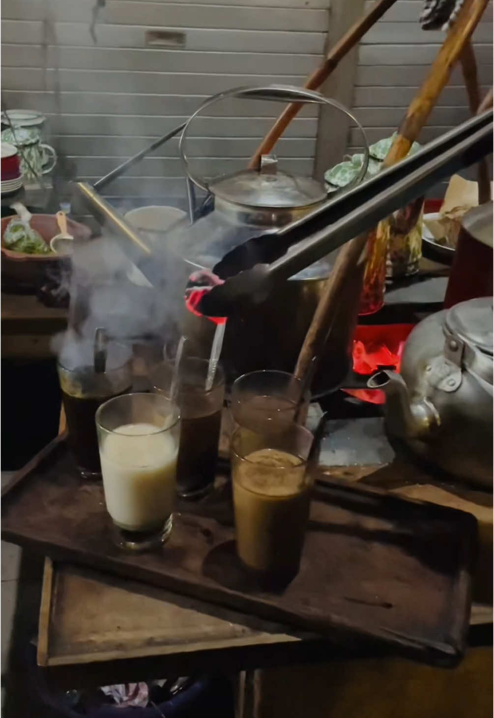 Yang banyak di cari kalau lagi jalan jalan di jogja #kopijoss #wisatajogja #malioboro 