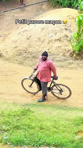 Petit pauvre maçon 😂🔥🇨🇲 #viralvideos #comedyvideo #videoviral #fyp #videos 