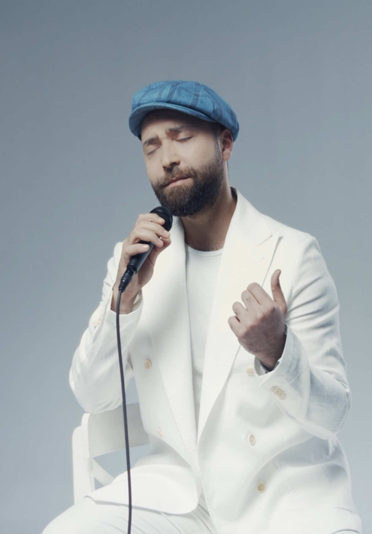 🤍 “Oldumu” Bu Sənə olan Sevgi Etirafımdır … . Video Tam olaraq Youtube-da ✅ #azadshabanov #azadshabanovmusic #kesfet #oldumu #azadshabanovmusicband 