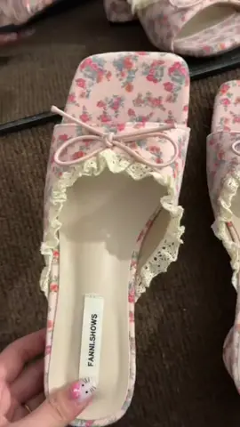 รองเท้าสวยๆ