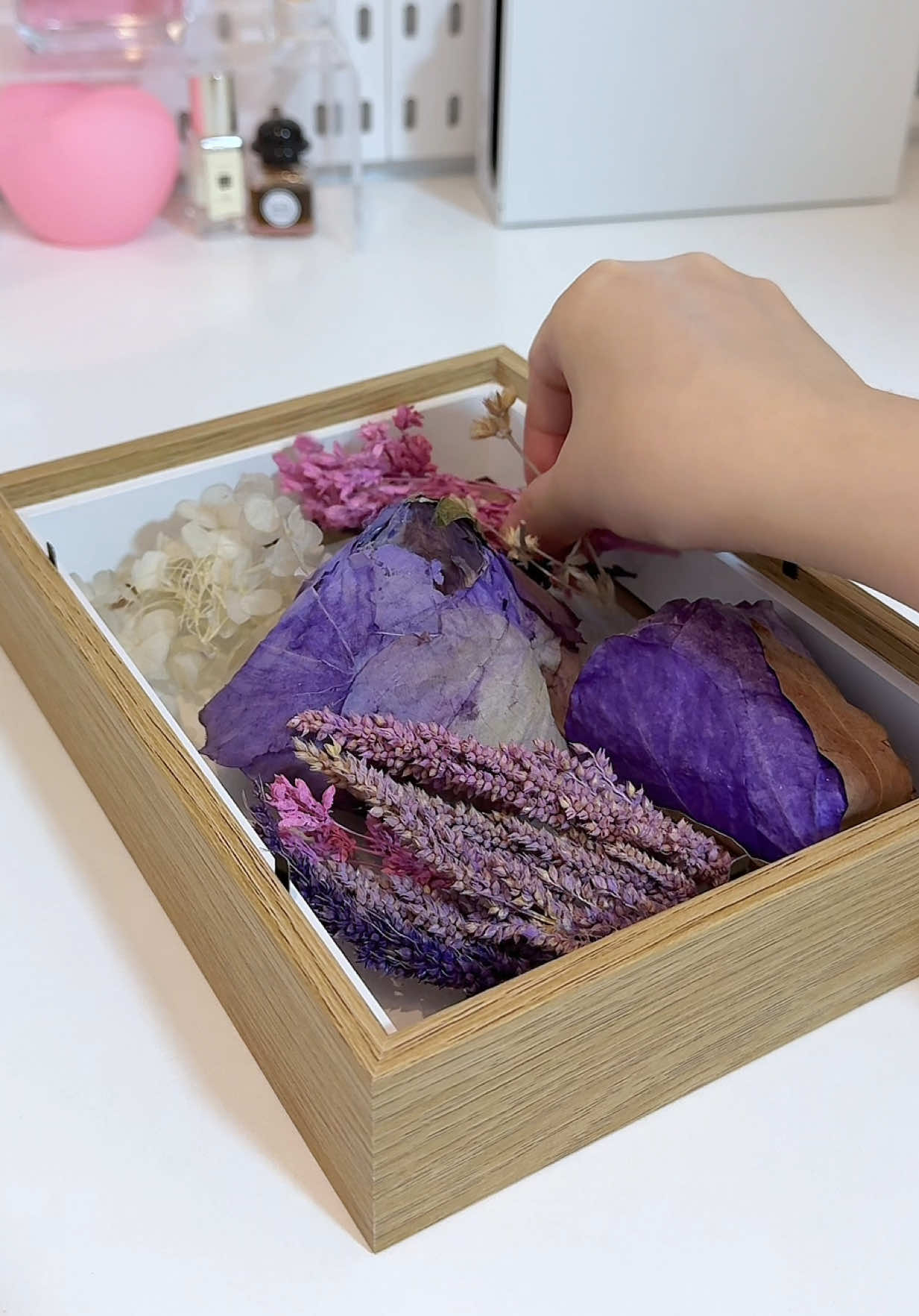 As a sentimental person 🥹💐 #flowerframe #frame #flowers #flowerbox #trending #viral #fyp 