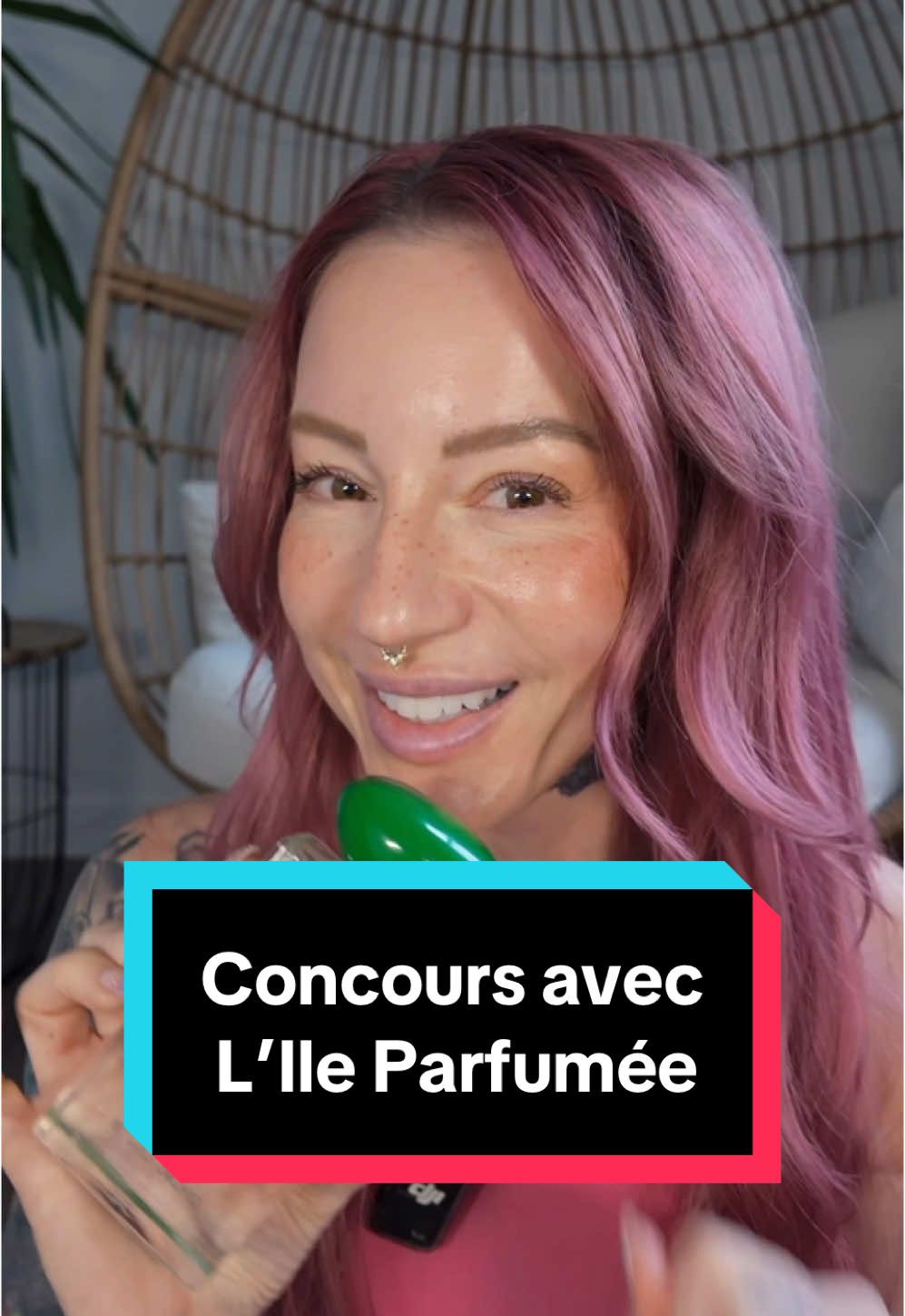 Concours avec @L’île Parfumée 🤩 les règlements: 1- être abonné à mon compte et à celui de L’Ile Parfumée 2- tagguer une amie qui aimerait aussi gagner (un commentaire = une chance) 3- like la vidéo Le concours se termine vendredi le 23 mai 2025 à 23h59. La gagnante sera annoncée le week-end du 24 mai 2025! Bonne chance à tous 💗 #dub#dubaiperfumesr#parfumdedubaiv#giveawayn#concours