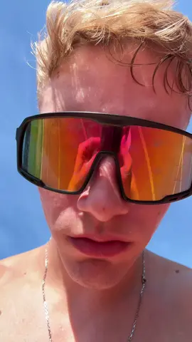 Esse óculos é famoso…🤣