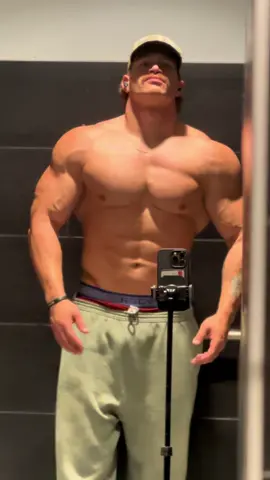 This pump brought to you by hard work and rice cakes 🖤 #bodybuilding #Fitness #flex #utah #gym #fyp #workout #bodybuilder #gymmotivation 