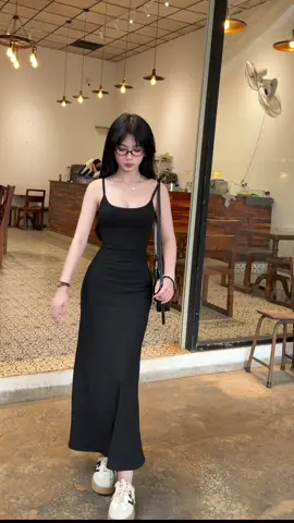 Em váy cứ hè về là chạy đơn 