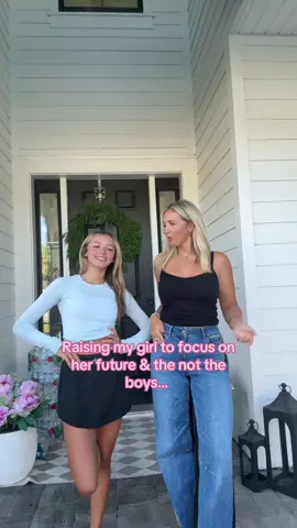 Guys don’t ask you out!? 🤣🫶🏼💕✨ #fyp #viral #mom #daughter #teen #preppy #momanddaughter #momlife #OOTD #grwm #hair #hairtok 