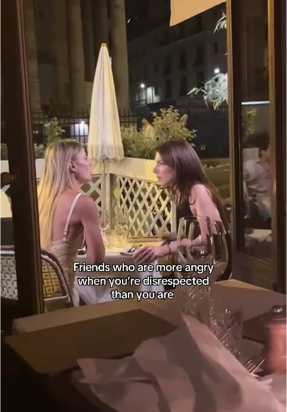 Friends who you may not see for months at a time but the love runs deep Please follow me for more cutie videos! 😘 #paris #frienship #france #friendship #pacorabanne #cafe #gossip #tea #spillthetea @rabanne 