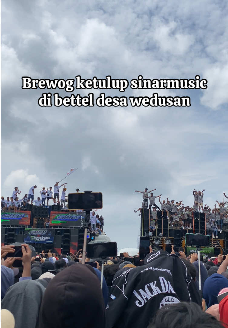 Gimna pendapat penonton yg datang di lokasi  #sinarmusic #brewog_audio #wedusan #bettelsound #riswandaaudio #soundsystem #minions #k5maximalaudio #horegjawatimur #pati #sumbersewusoundofficial #viral #fypシ #fyp 
