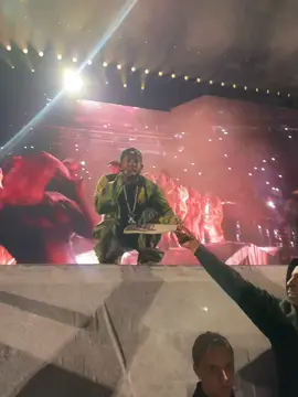 getting that vinyl signed made up for standing in that rain lol real talk kendrick and sza’s energy last night was beautiful. what a moment. so incredibly grateful and lucky #GrandNational #kendricklamar 