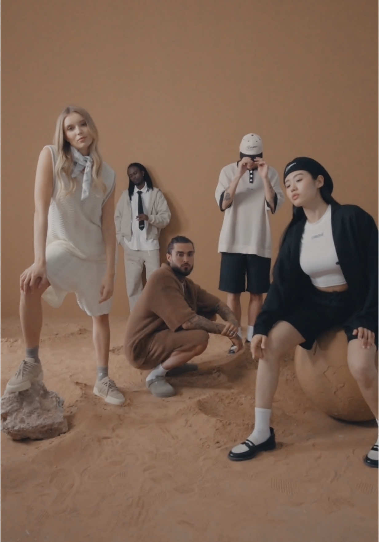 J-14 avant la sortie.  N'oublie pas d'inscrire ton email à la newsletter sur www.errone.co pour un accés privé le 1 juin 2025. Parmi les pièces dévoilées, quel est ton coup de cœur ? Dis-nous en commentaire !