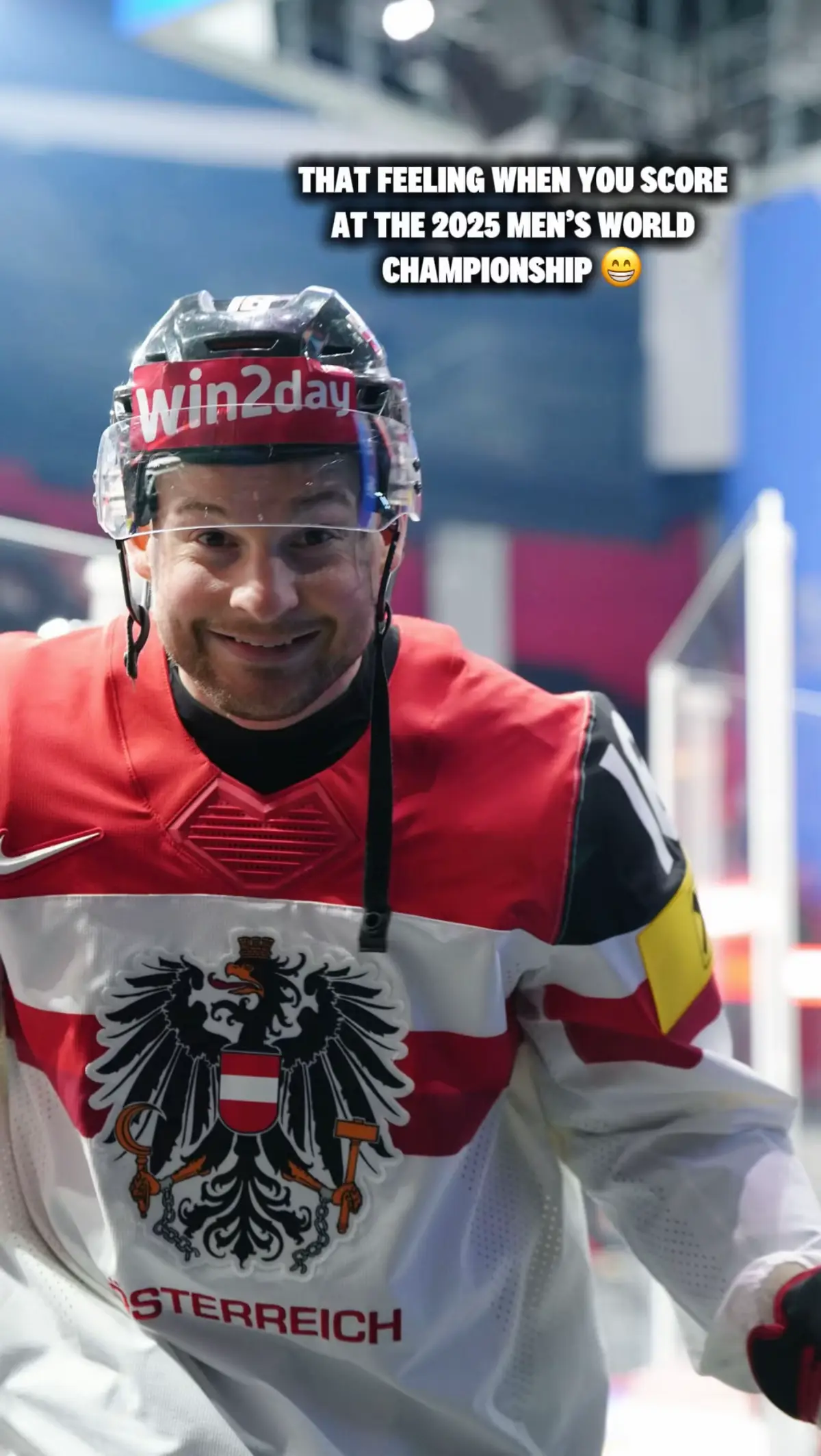 Dominic Zwerger ties it at 1 🤝 #MensWorlds #IIHF #austria 