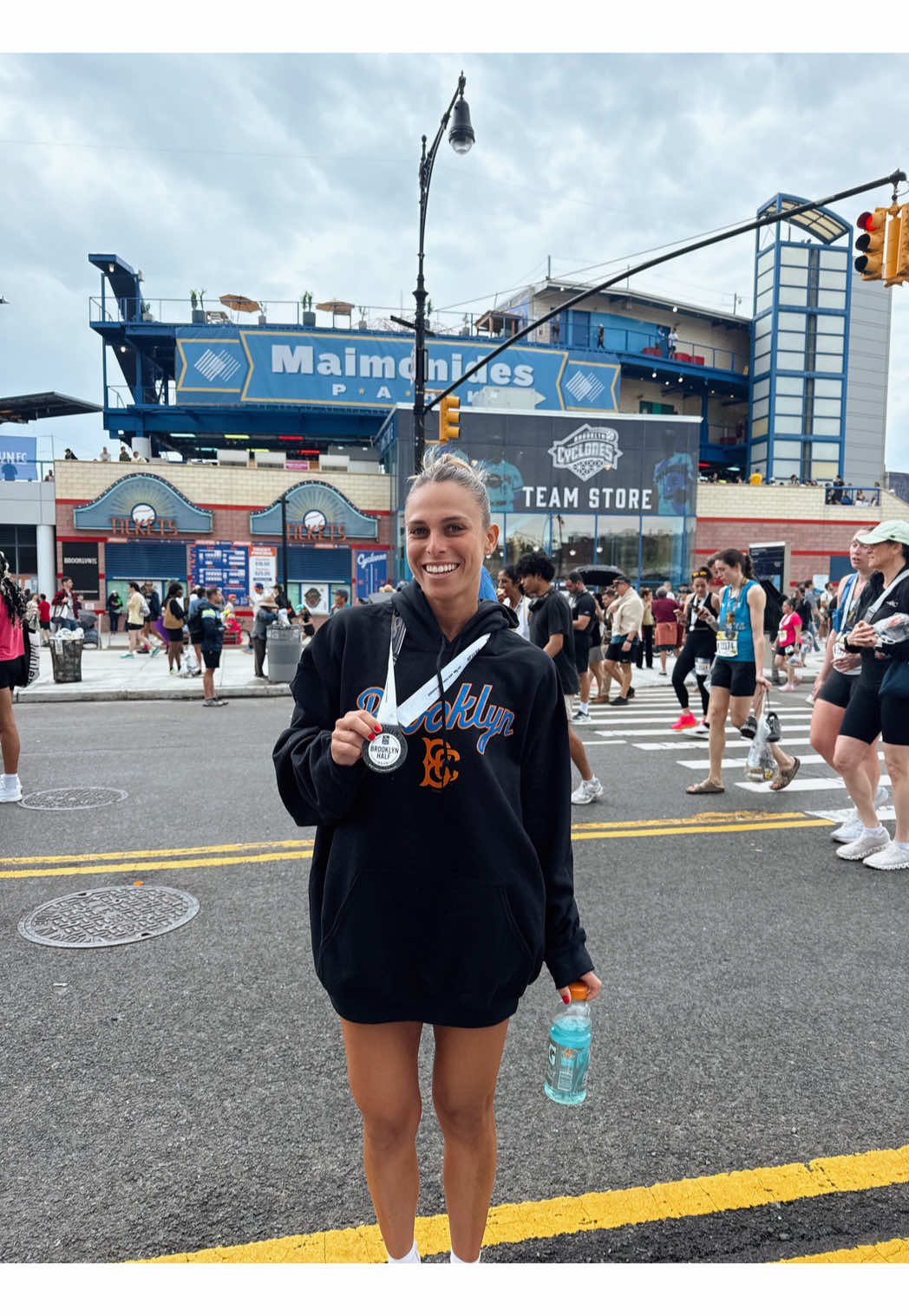 RACE DAY & last day in NYC 🍕🎭🌭🎡 #brooklynhalfmarathon #halfmarathon #nyclife #dayinmylife 