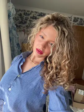 I’ll show you what it feels likeeee #fyp #lypsync #curls #blonde #navyblue 