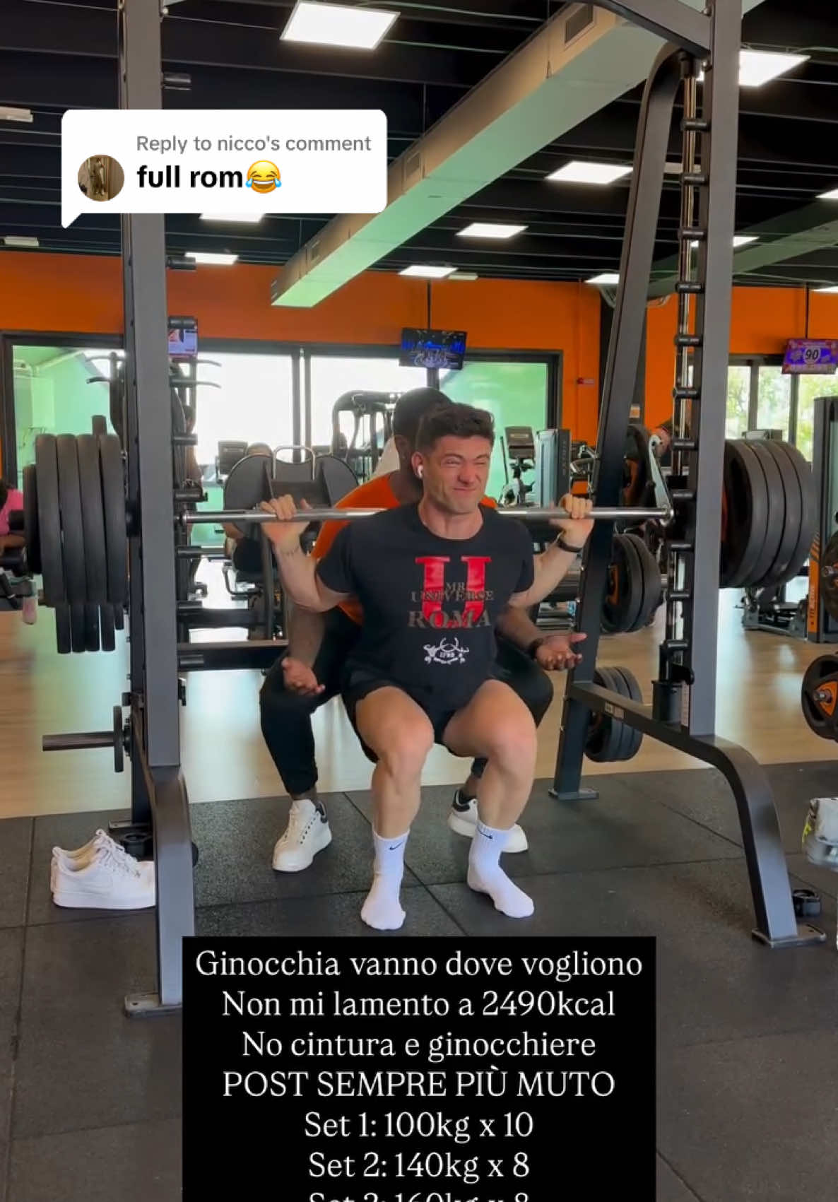 Replying to @nicco ci si prova, man mano arriveremo a gestire questo carico durante lo squat #legday #mensphysique #fyp 