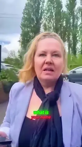 I was cleaning the garden for the elderly living alone,and the neighbor were very angry
