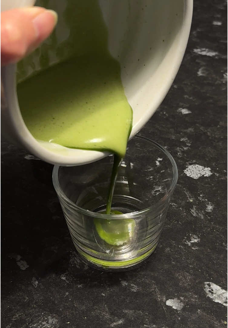 ⭐️ shogun organic uji matcha byakko ⭐️ review — a light matcha w a slight bitterness to it, has a nice fragrance that goes well w milk. 8.5/10 🍵 #matcha #matchapowder #matchatok #matchagirl #matchalover #fyp 