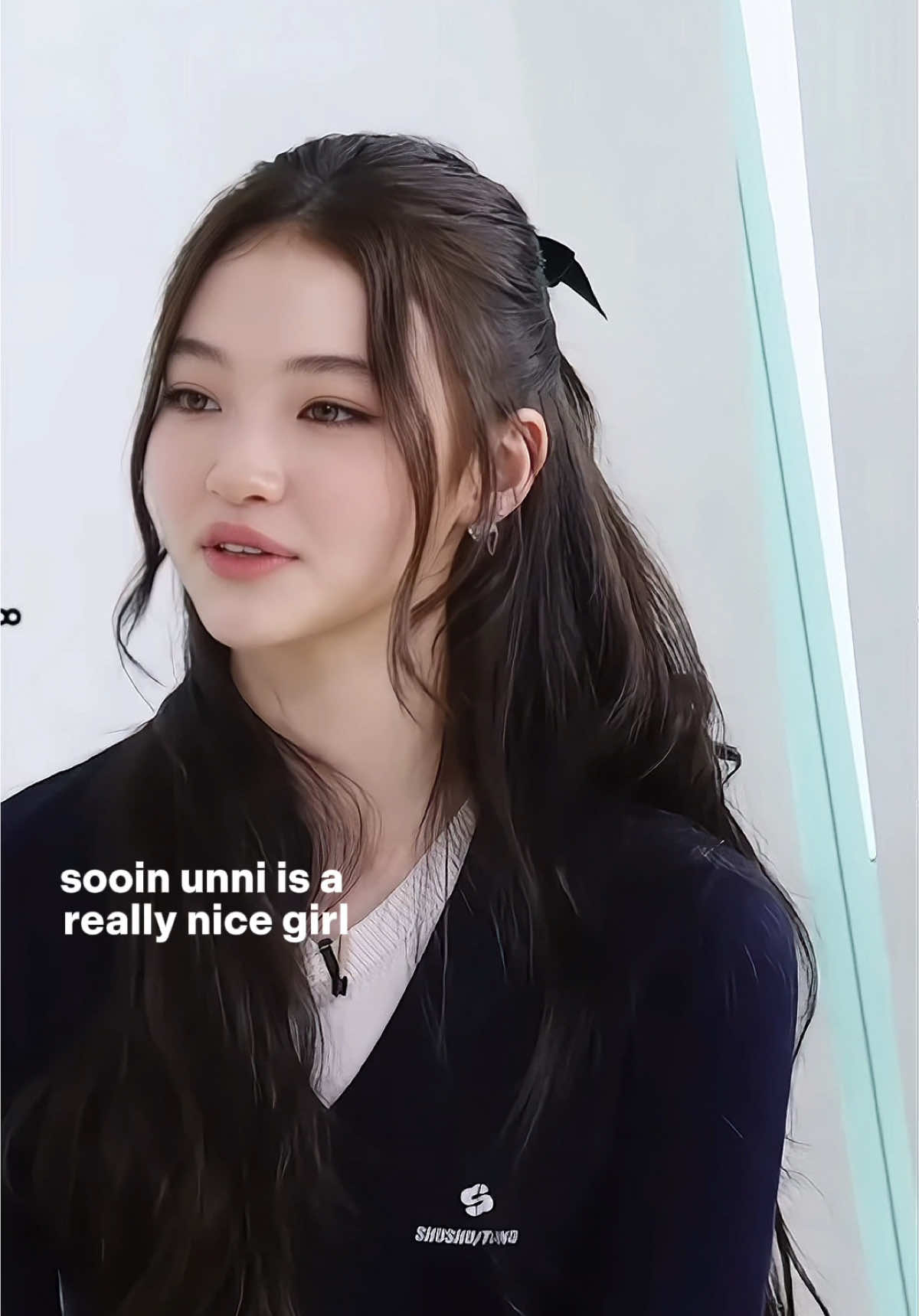Ella: Sooin unni is kind #meovv #sooin #gawon #anna #narin #ella #미야오 