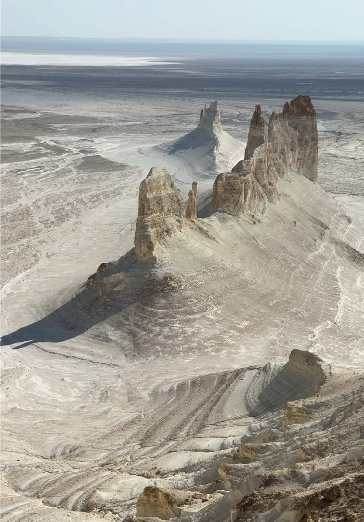 West Kazakhstan has some of the most impressive desert landscapes I’ve seen outside of the USA (and Saudi Arabia, most underrated desert in the world). This region is the Mangystau. It’s alien like landscape developed from ancient oceans. On these mountain peaks you can find many shells from the crustaceans that cover this land. #kazakhstan #Hiking #travel #nature #fyp #travellife #foryoupage #viral #trending #desert #trendingvideo #adventure #traveltiktok 