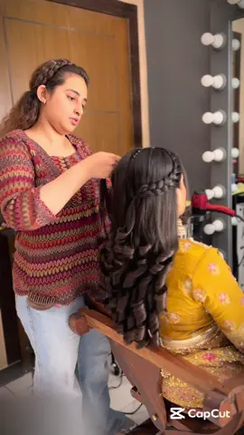 #CapCut #mehndihairstyle #mehndilooks #hairstyle #elegenthairstyles #trending 