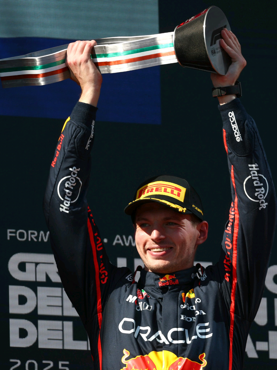 What an overtake! Mega win from Max Verstappen! 🇳🇱 #f1 #imolagp #maxverstappen #formula1 #emiliaromagnagp #verstappen #oscarpiastri 