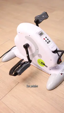 Con nuestro pedalier eléctrico Mini Bike, basta un pequeño espacio para mantenerte activo cada día. Desde el sillón de casa, mejora tu circulación y movilidad a tu ritmo. Un gran aliado (aunque compacto) para ejercitar y tonificar suavemente piernas y brazos. 🔹12 niveles de velocidad, marcha atrás, y mando a distancia para que no tengas que agacharte. 🔹Pantalla que muestra velocidad, tiempo, distancia y calorías quemadas. Moverse un poco cada día marca la diferencia. Y con esto… no hay excusas! #rehabilitacion #movilidad #circulacion #minibike #ortopedia #pedalier