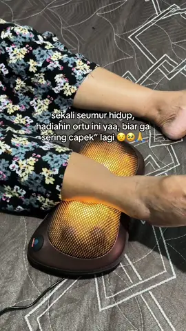 Emang harganya gak seberapa tapi alhamdulillah mampu bikin ibu seneng 🫶🥹🫂🥰😍 #bantalpijat #fypシ゚ #bantalpijatelektrik #bantalpijatportable #bantalpijatviral #bantalpijat8bola #bantalpijit #bantalpijatmurah #promoguncang55 #ebroy 