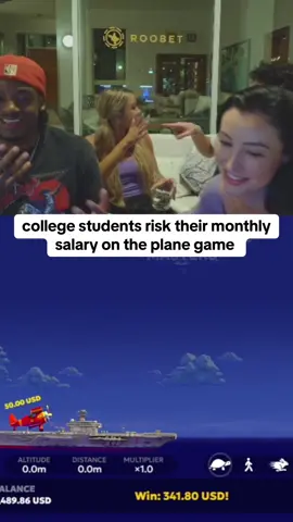 college students risk their monthly salary on the plane game #collegestudent #planegame #kickstreaming 