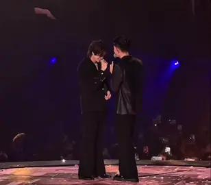 5 years they’re still shy when look into each other’s eyes #ppnaravit #phuwintang #lolfanfest2025d2 #pondphuwin 