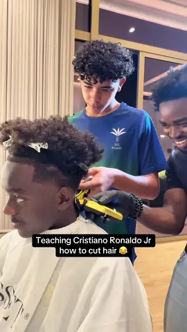 Did he do a good job? 😂 #cristiano #cristianoronaldojr 