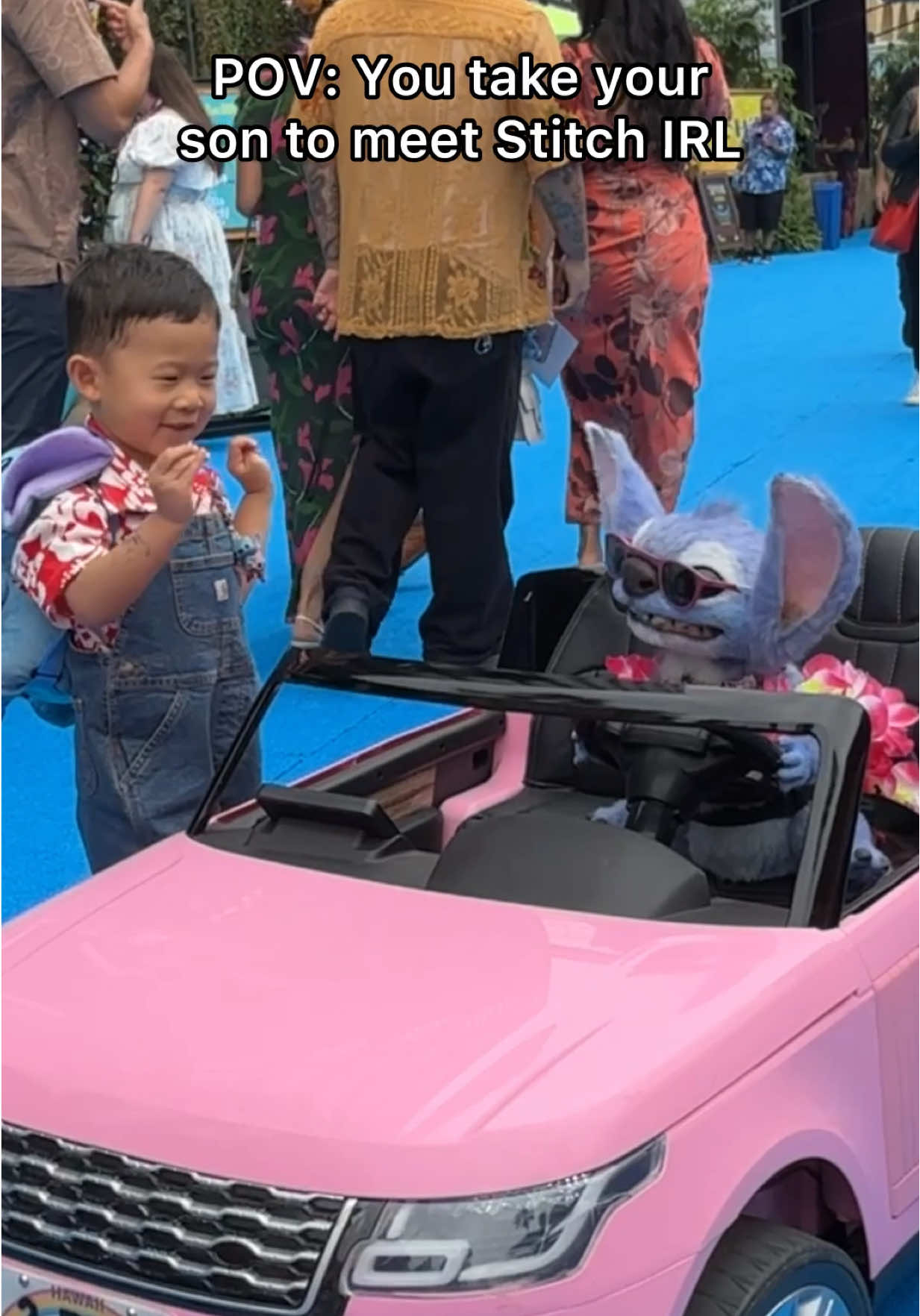 POV: You take your son to meet Stitch IRL Watch Lilo and Stitch only in theaters May 23! Thank you Disney for the invite 🥰. #hungryFAM #LiloAndStitch #stitch #disneystudios @Disney Studios 