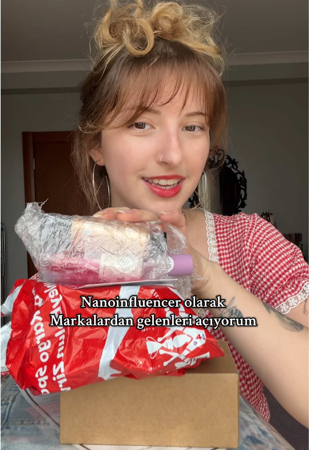 Bütün markalara çok teşekkür ederimm 🥹💓✨🫶🏻💞 Gündemden dolayı bazı kargoları çok beklettim ama her ürünün deneme videosunu paylaşacağımm @Devpa Aksesuar  @Vionine TR  @Ceycey  @Maruderm Cosmetics  @Eve Shop  @Érzés Beauty  @avontürkiye  . . . #nanoinfluencer #nanoinfluencers #markalardangelenler #prgift #eminönütakı #makyaj #giyim #eveshop #maruderm #avonturkiye #erzesbeauty #koreanskincare 