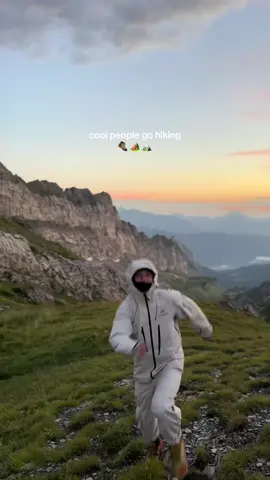 higher the altitude, higher the vibes >>> #Hiking #hikingadventures #hiketok #camping #wildcamping #mountain #mountains #Outdoors #nature 