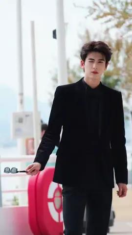 bao nhiêu người ngoài kia không làm cho em vui sao? #ZHANGLINGHEXGUCCI #ZHANGLINGHE #trươnglănghách #truonglanghach #GucciFirenze #GucciCruise26 #xh 