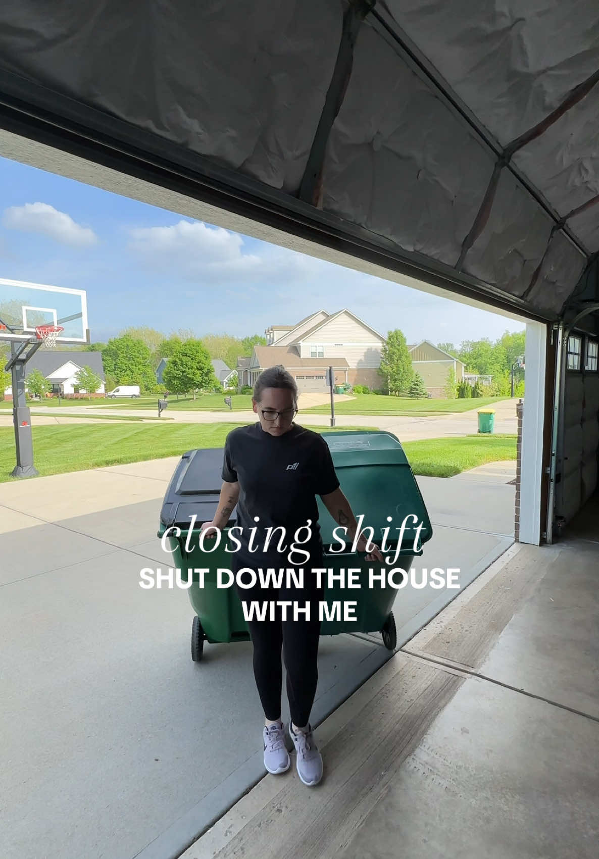 closing shift. let's clean and reset the whole house at the end of the day to prep for the morning with my 3 girls. summer nights and a sweet treat are my favorite #closingshift #cleaningmotivation #cleanwithme #houseinspo #kitchencleaning #asmrcleaning #clean #mom #houseinspo #newhouse