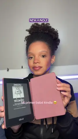 Bueno ultimamente ando modo lectora 🫣 asi que me compré una nueva kindle y la amo #kindle #kindlepaperwhite #books #BookTok #girls #ebooks #ebooktiktok 