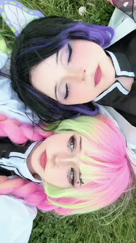 we were being blinded for this😭 #mitsuri #misturikanroji #mitsurikny #kny #knycosplay #demonslayer #demonslayercosplay #mitsuridemonslayer #fyp #shinobu #shinobukocho #shinobukochocosplay #shinobukochodemonslayer #shinobudemonslayer @꧁ jelly ꧂ (cosplayer) 