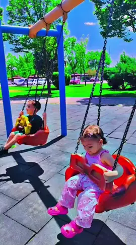 #مرجحني_لك_مرجحني_هيلا_هوب_هيلا_هوب🤣🤣 يا عمري الله يحميلي ياكن يارب 