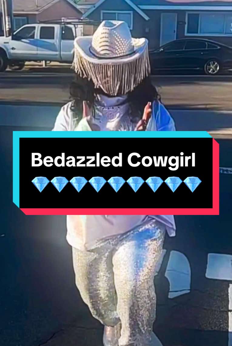 #trailride #cowgirlboots #bootsontheground #godsheavenlyscentssparklethatmagic #bedazzled #queenmother74 #cowgirlhat #incensequeen #blingbling #countrygirl #classynottrashy #class 