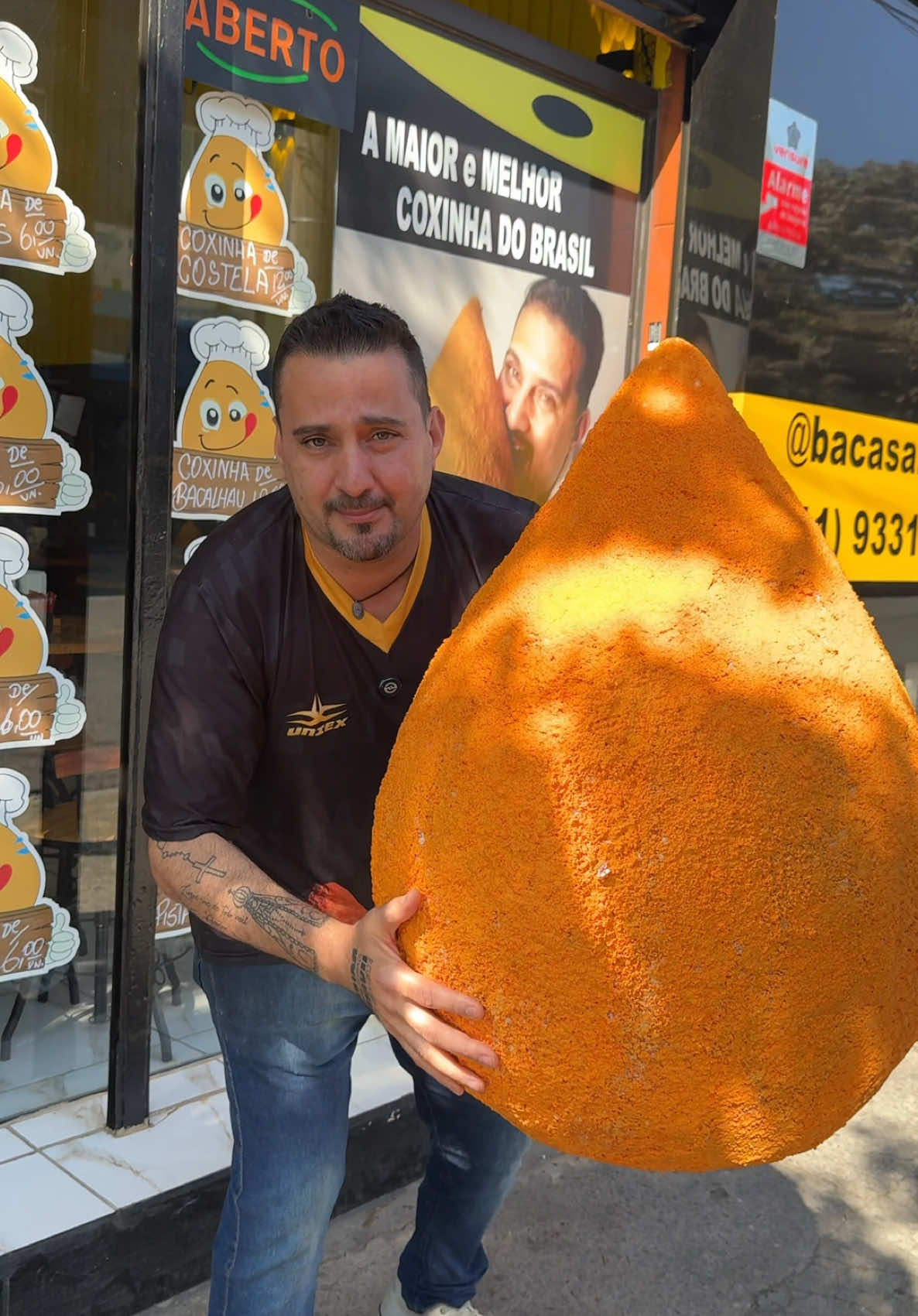 É OFICIAL: CAMPEONATO VALENDO R$1.000,00! 💸🔥 E justo no Dia da Coxinha? Isso é destino! 🥹🐔 O  @bacasalgados afio insano: COXIBURGER de 2kg 🍔 + 🐔 Quem comer mais rápido, leva MILZÃO pra casa! 🏆💰 📅 Datas: 24 e 31 desse mês ⏱️ Desafio: Comer o COXIBURGER em até 2 minutos! 🥇 Ganha: Quem terminar primeiro ✉️ Como participar: Manda um direct pro @bacasalgados contando por que você merece estar nessa disputa! ⚠️ Quem venceu no ano passado, dessa vez só assiste! Marca agora aquele amigo faminto que vai representar nessa disputa 🤤👇 E compartilha com quem toparia esse desafio! R$1.000 tá em jogo! Quem vai ser o novo campeão? 💪💸 📍 R. Giacinto Tognato, 879 - Baeta Neves, São Bernardo do Campo - SP, 09760-371