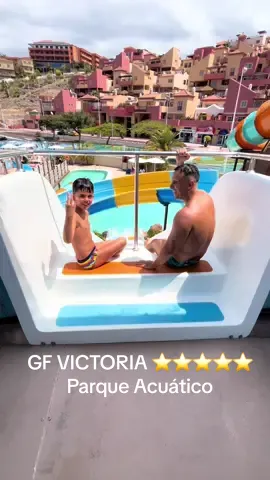 GF VICTORIA ⭐️⭐️⭐️⭐️⭐️GL Este hotel de 5 estrellas en Costa Adeje, Tenerife, es el destino perfecto para familias y amantes del sol y la diversión. Las instalaciones acuáticas son un auténtico paraíso para los más pequeños: Un parque acuático con toboganes y juegos acuáticos Una piscina de surf para aprender a surfear en un entorno seguro Una amplia piscina familiar para disfrutar del sol y la compañía de tus seres queridos Pero eso no es todo... ¡el Hotel GF Victoria también ofrece! Habitaciones y suites de lujo con vistas al mar Un spa y centro de bienestar para relajarte y rejuvenecer Un programa de actividades y entretenimiento para toda la familia #HotelGfVictoria #Tenerife #CostaAdeje #ParaisoAcuatico #Familias #VacacionesEnFamilia #HotelDeLujo #Piscinas #ParqueAcuatico #Surf #tiktoktravel #Viajes #Turismo #IslasCanarias@GFHoteles @Rubên RG 