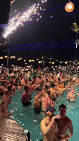 Finns beach club, Bali