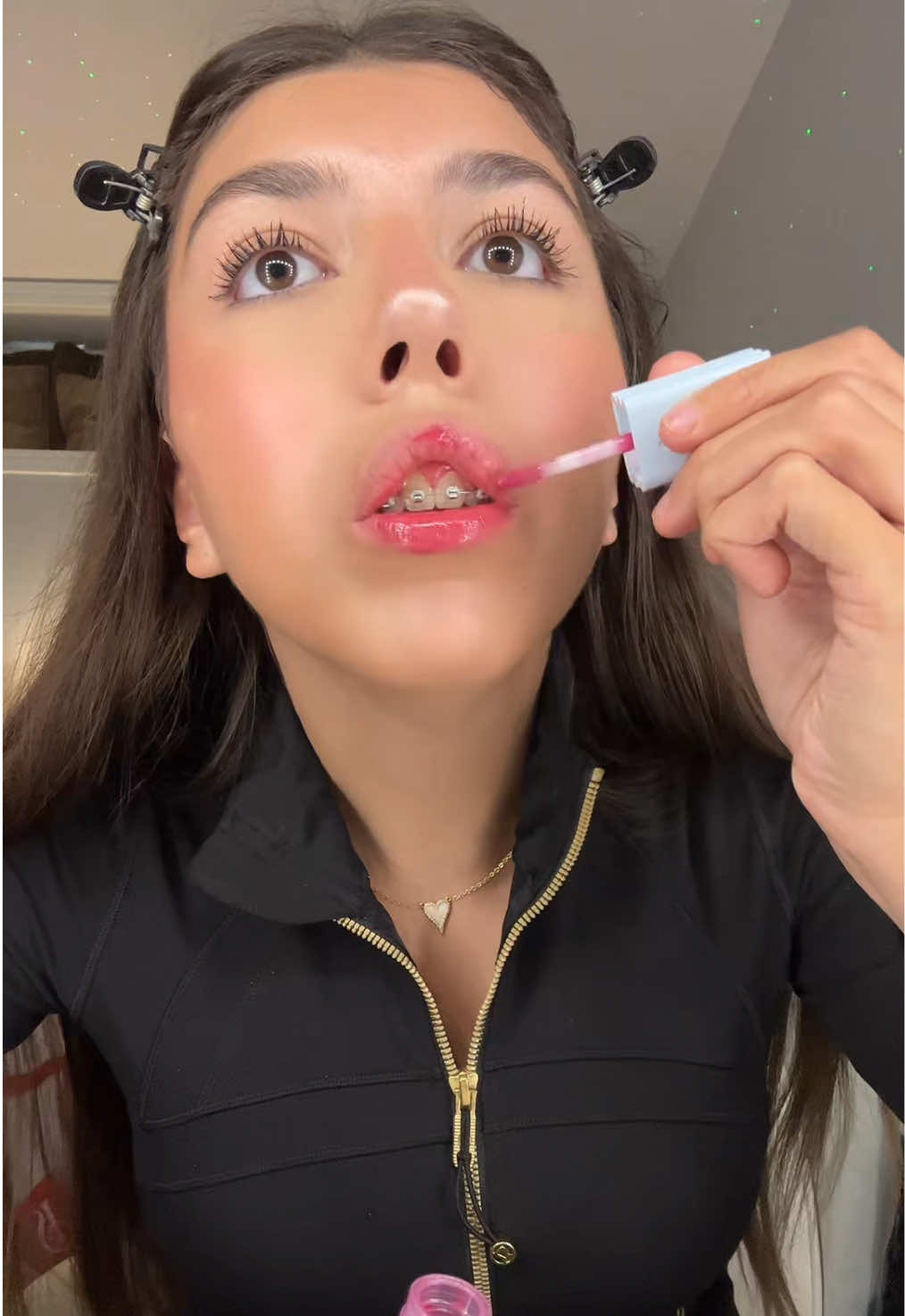 GRWM to sneak out🤫😈😏 #fyp #joke #grwm #sneakout #viral_video #xyzcba #foryoupage #funny #getreadywithme #blowup #trendingvideo 