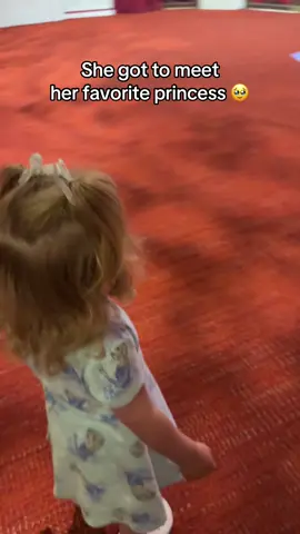 It’s two days later and she is still telling everyone she got to meet Elsa 🥹🤍 #disneyland70 #disneyland #disney #mom #dad #frozen #elsa @Disney Parks 