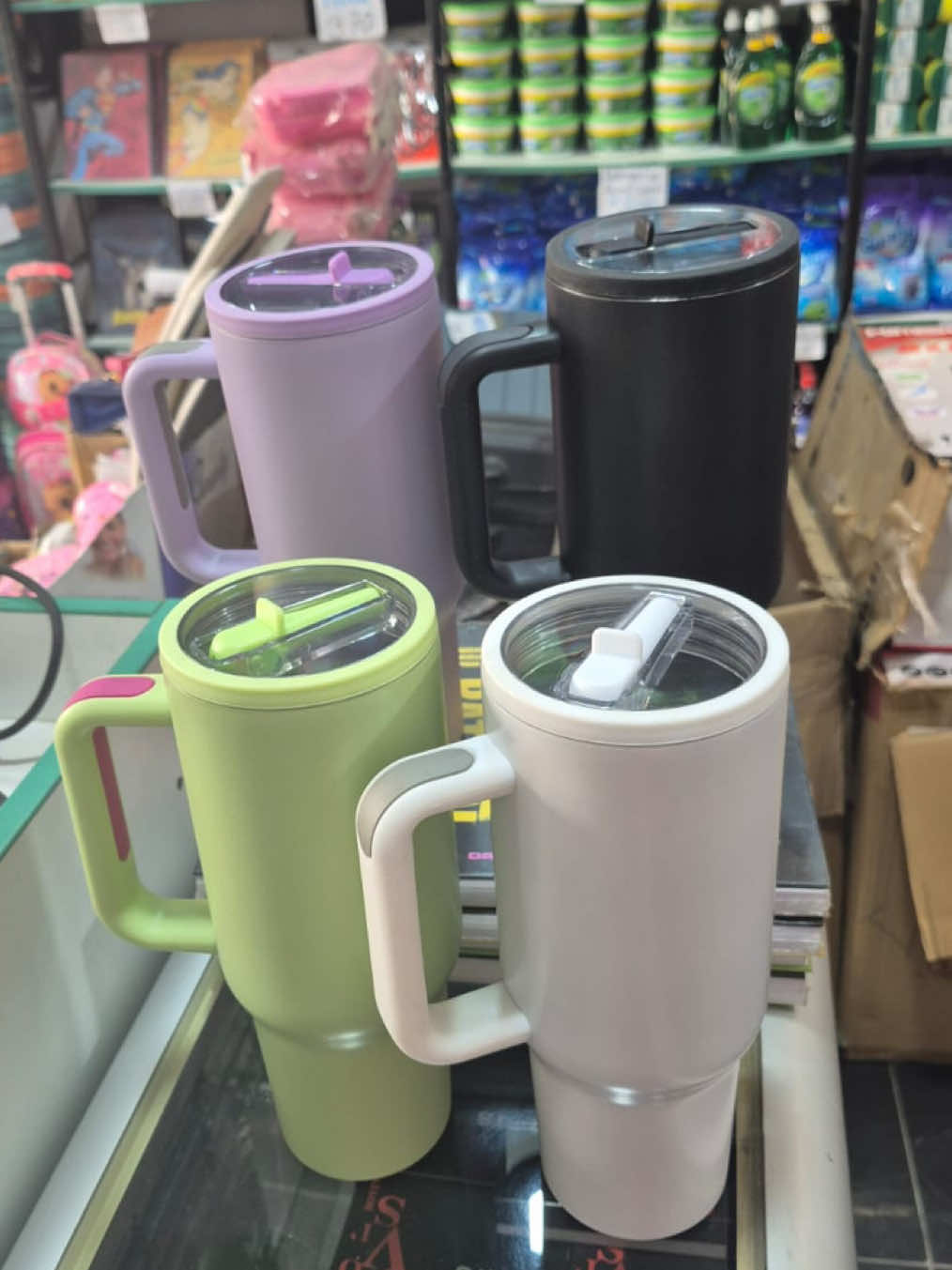 Termos en tendencia para este frío🥶 #fyp #paratii #importaciones #tendencias #tendecias2025 #termos #tekimiimportaciones 