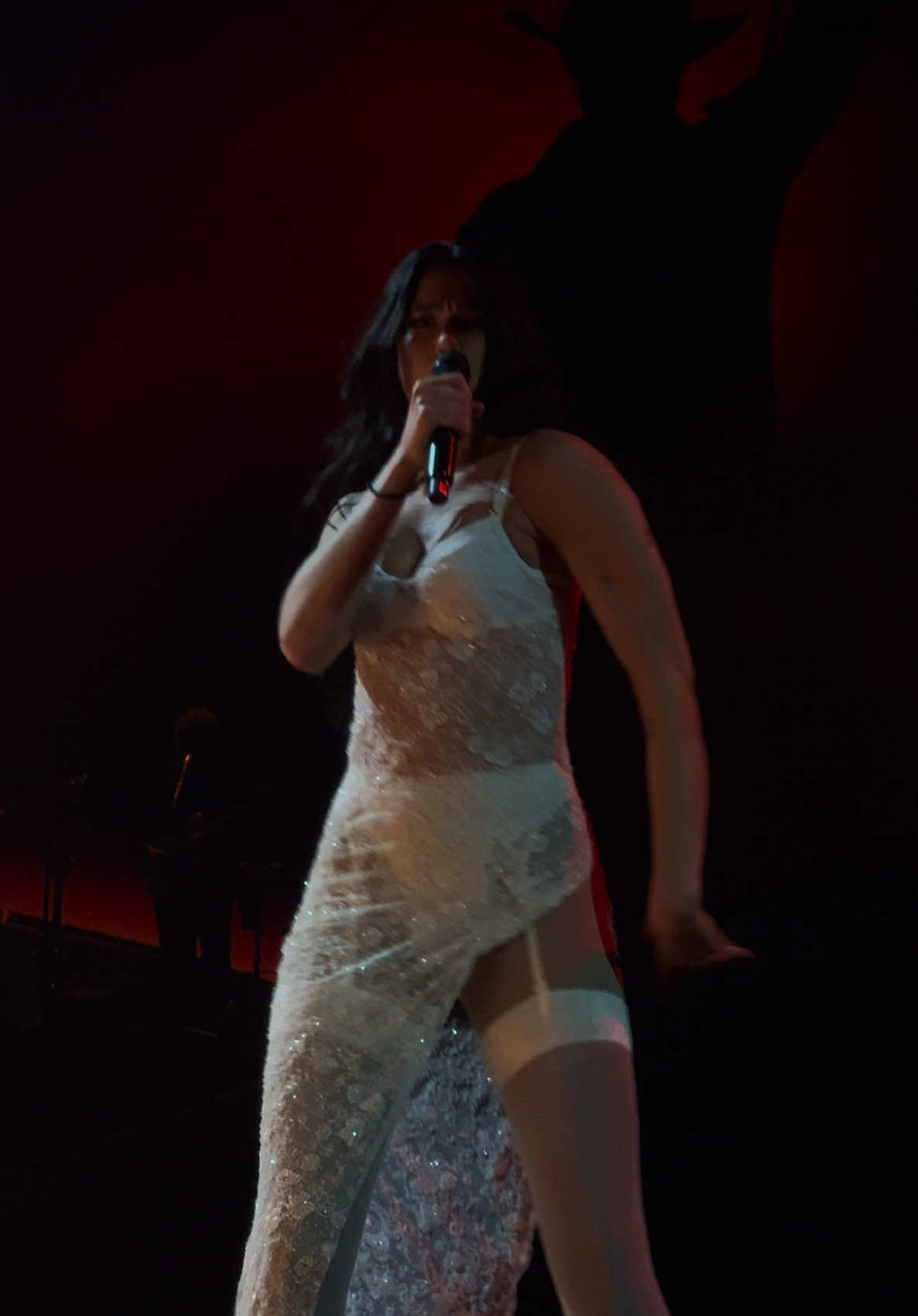 @Dua Lipa performing Love Again in Madrid 💕 #dualipa #radicaloptimism #tour #fyp #parati #futurenostalgia #fire 