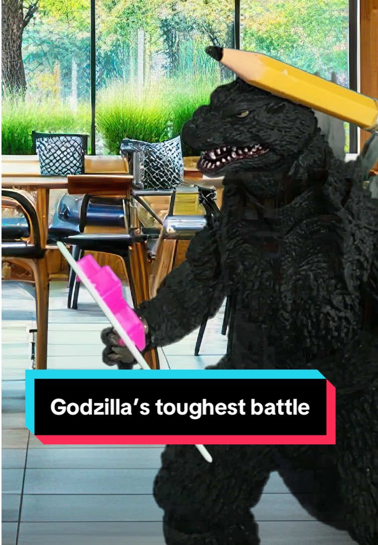 Godzilla is given the toughest battles. #godzilla #stopmotion #god #battles #shmonsterarts #hiyatoys 