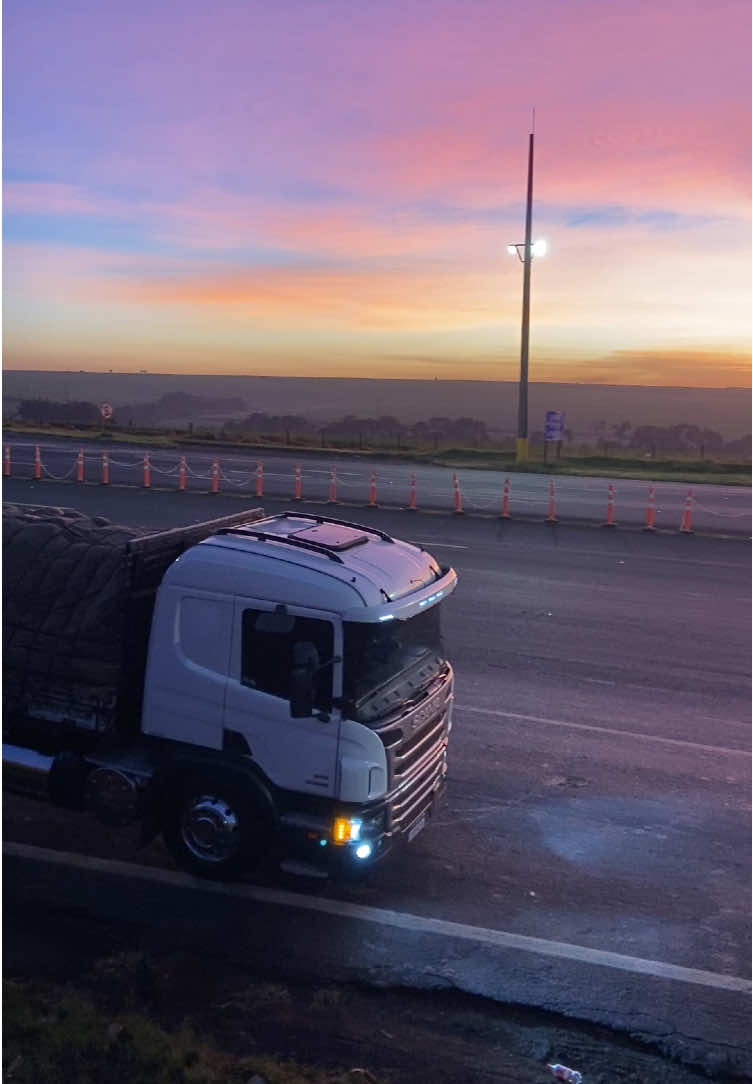 Uma nova chance a cada amanhecer.☀️🌄#viagenspelobrasil #nordeste #caminhao #sul #scania #deus #mafiagaucha 